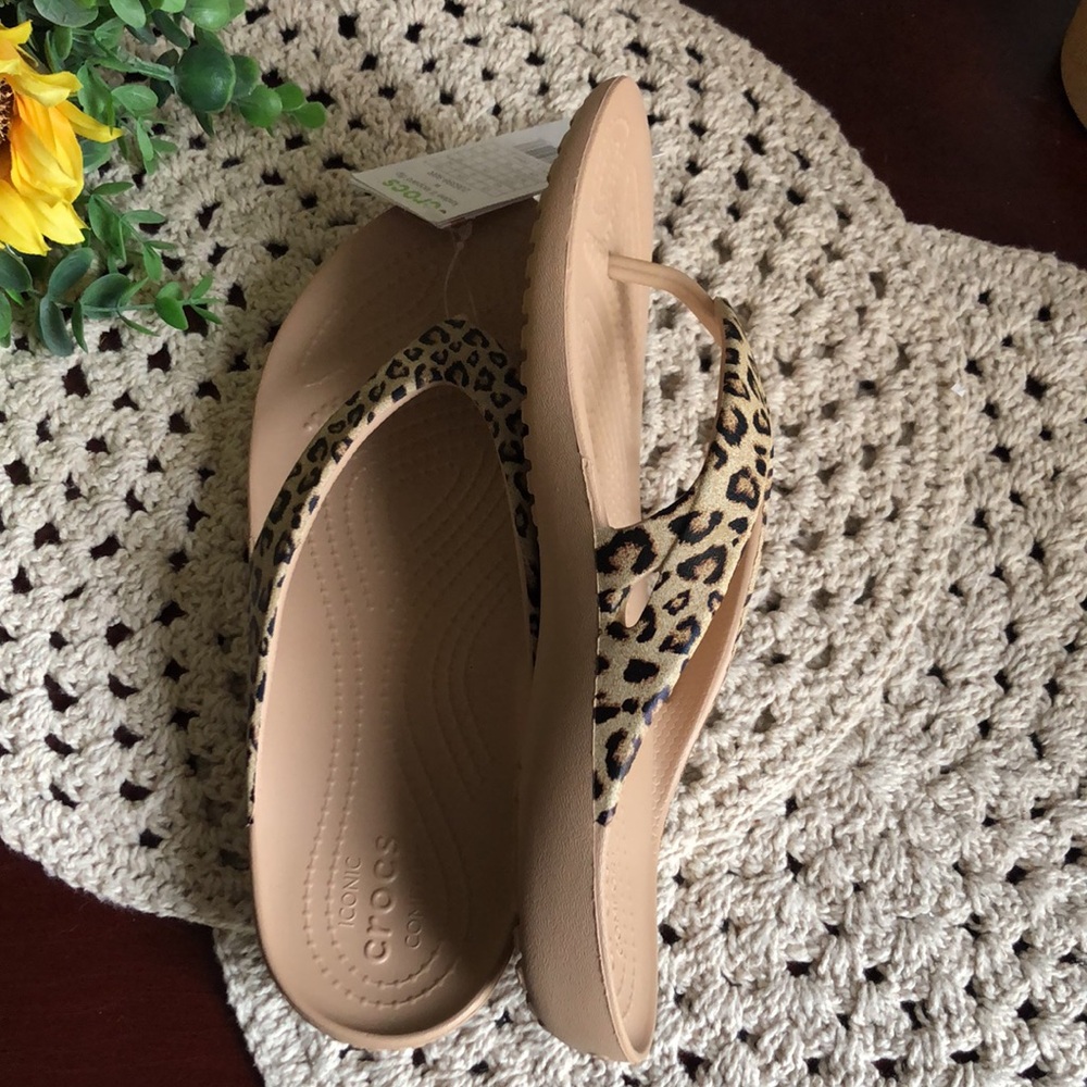 CROCS Kadee II Women’s Leopard Print Tan Flip Sandals SIZE 8 - Picture 8 of 12